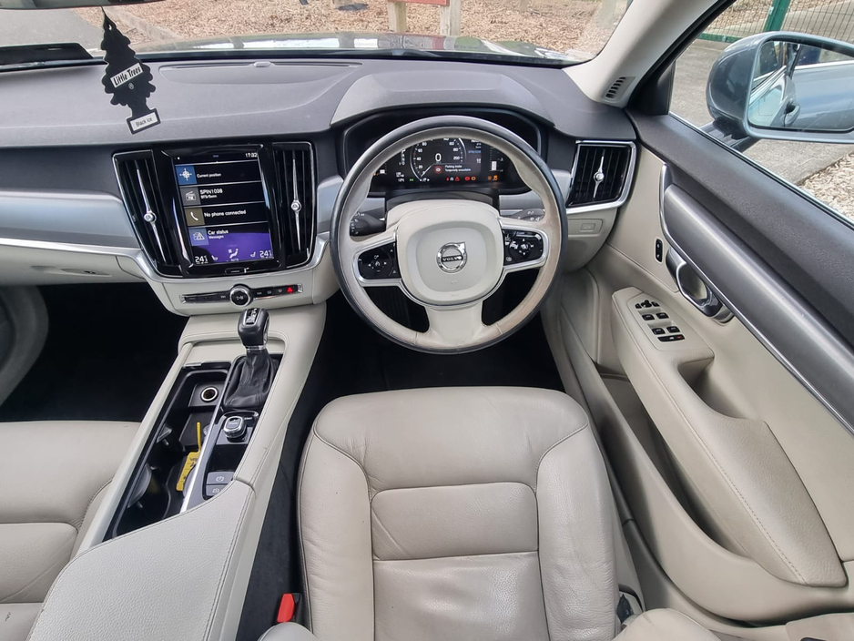 2017 Volvo S90 - image 24