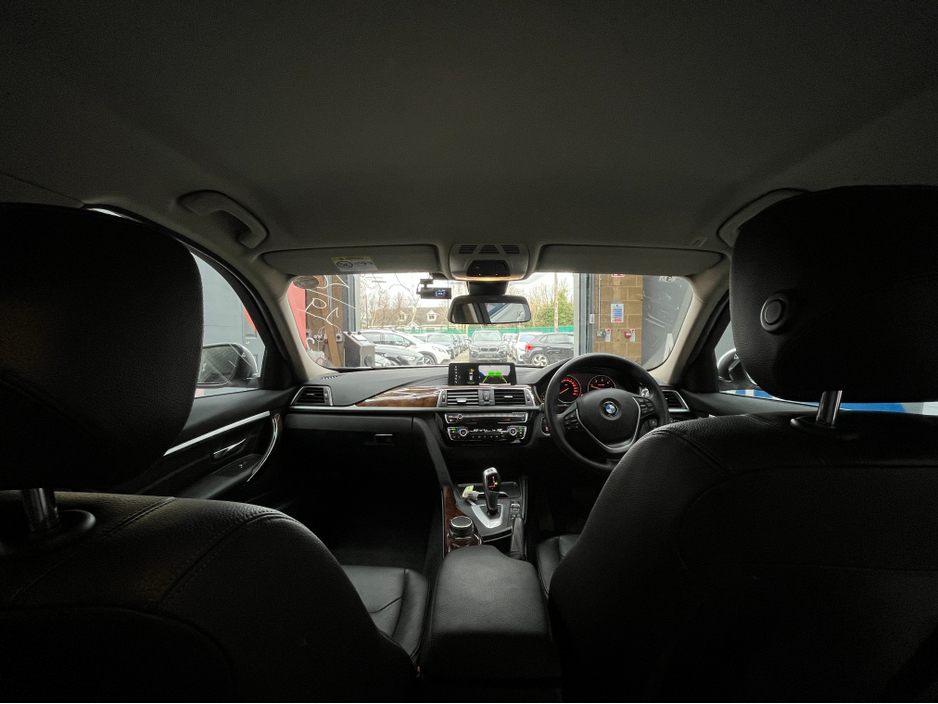 2019 BMW 3 Series - image 16