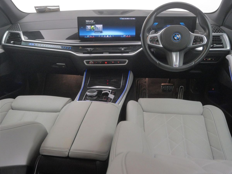2025 BMW X5 - image 4