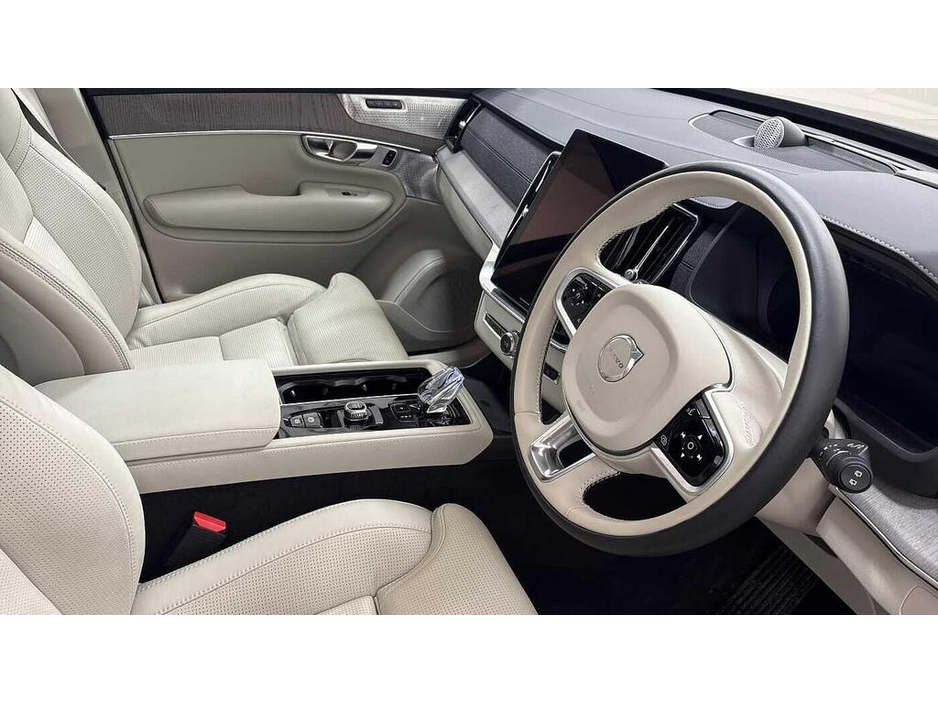 2025 Volvo XC90 - image 10