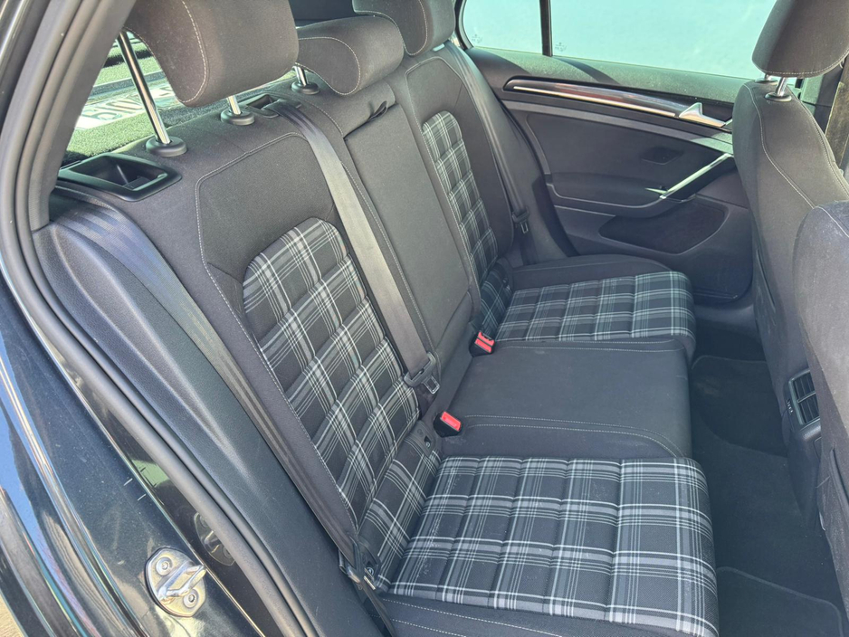 2016 Volkswagen Golf - image 9
