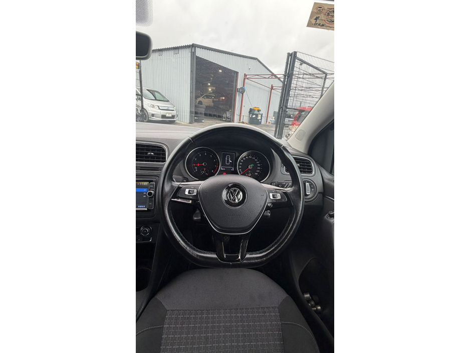 2017 Volkswagen Polo - image 14