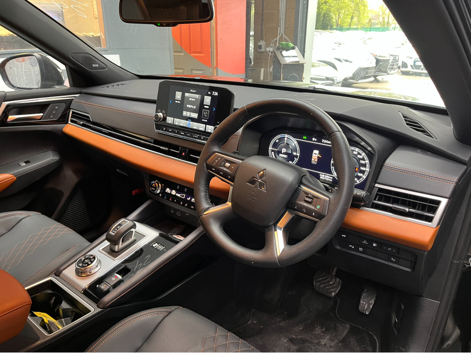 2024 Mitsubishi Outlander - image 10