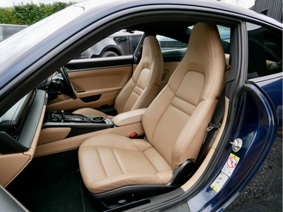 2022 Porsche 911 - image 19