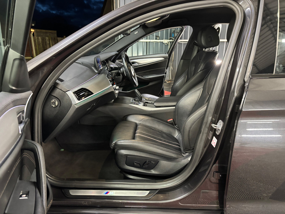 2018 BMW 5 Series - image 17