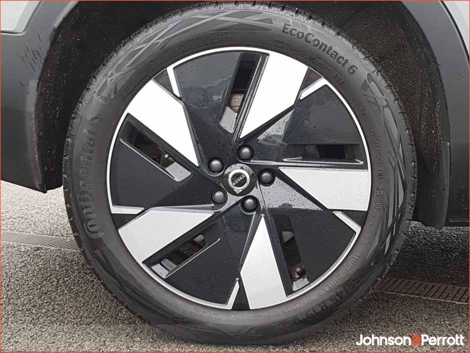 2025 Volvo EX40 82 kWh 252bhp Extended Range Plus €49,900