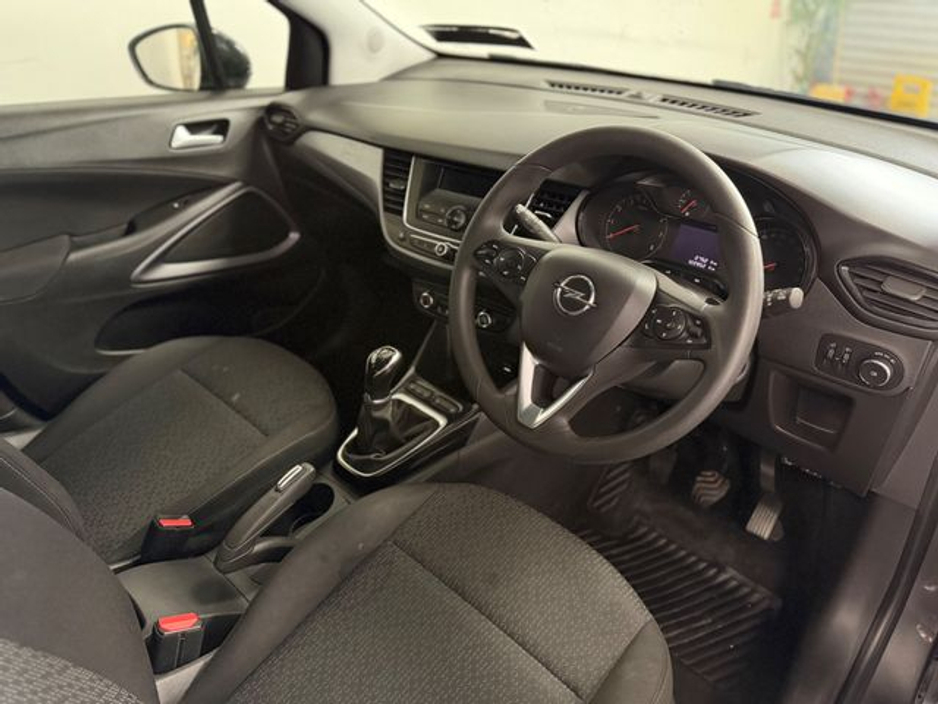 2021 Opel Crossland - image 7