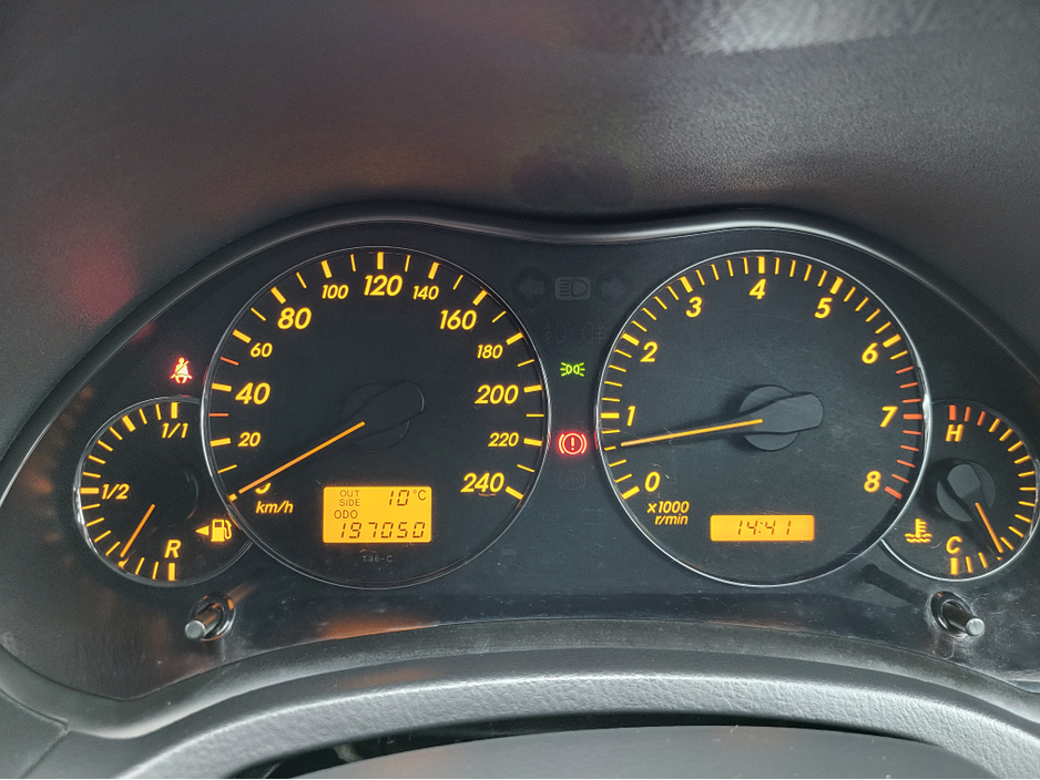 2006 Toyota Avensis - image 12