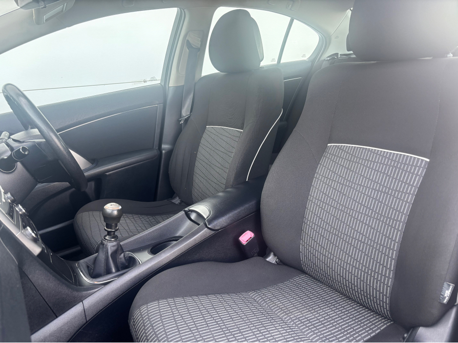 2014 Toyota Avensis - image 8