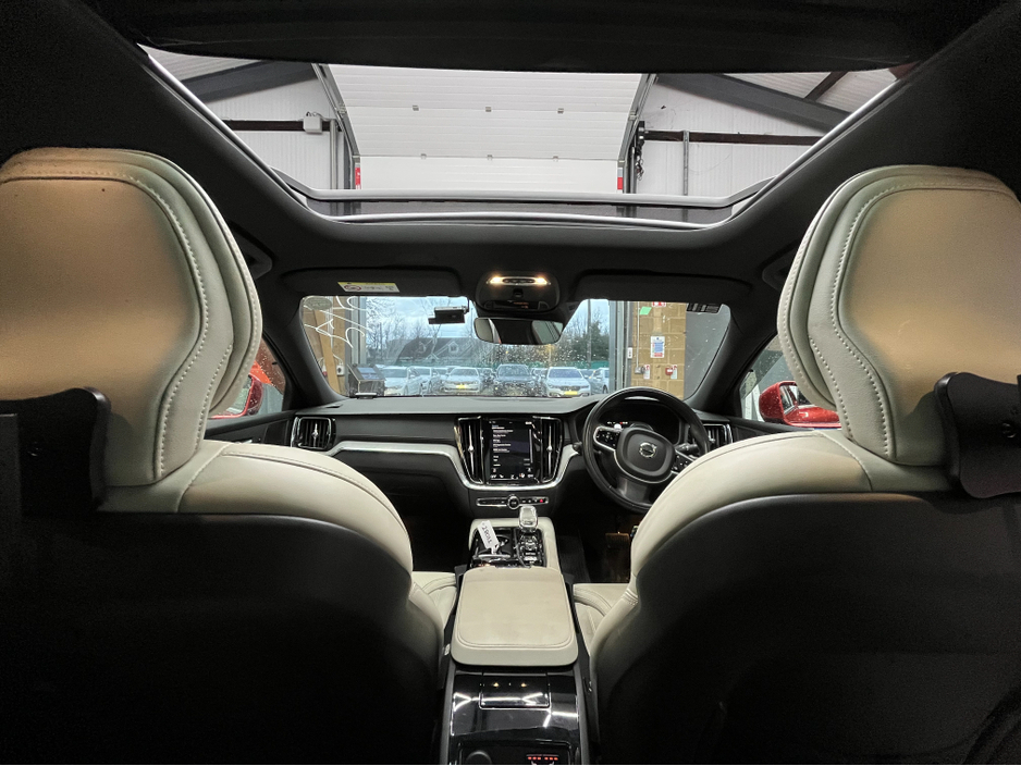 2021 Volvo V60 - image 20