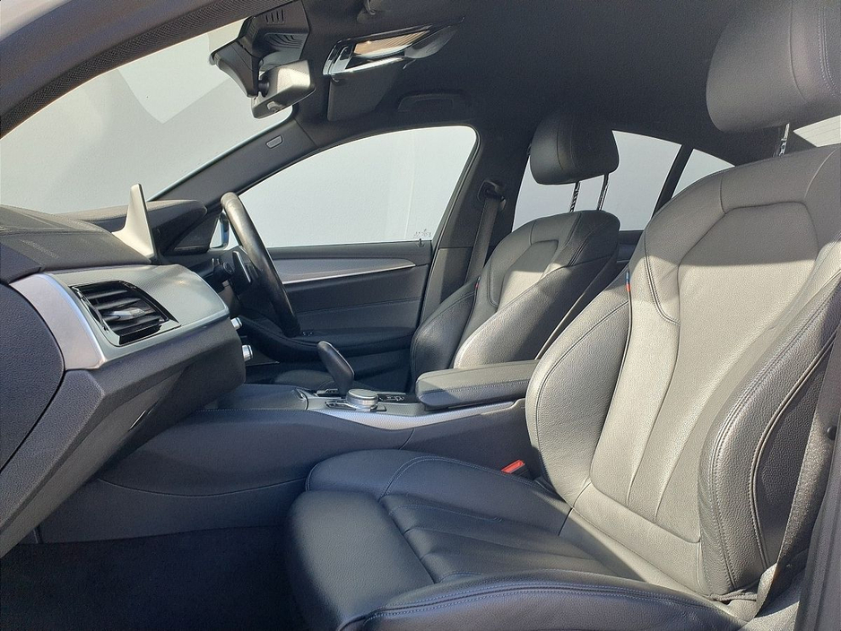 2020 BMW 5 Series - image 7