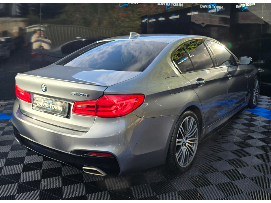 2017 BMW 5 Series - image 11