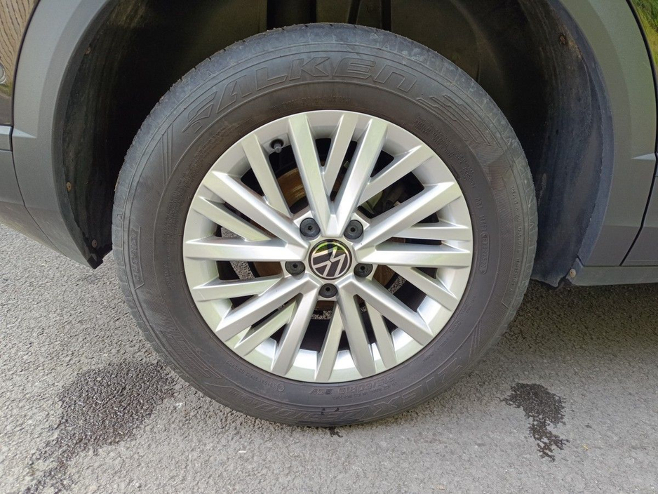 2023 Volkswagen T-Roc - image 9