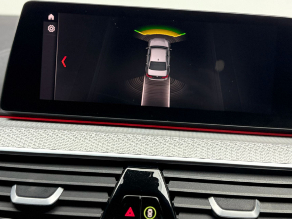 2019 BMW 5 Series - image 18