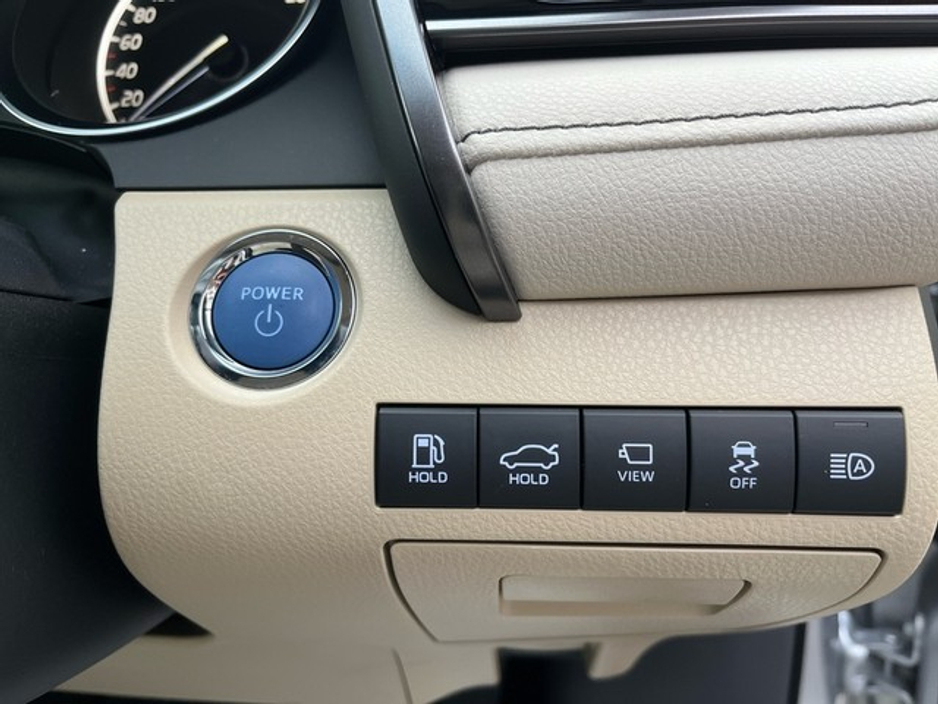 2024 Toyota Camry PLATINUM EDITION 4 €46,950