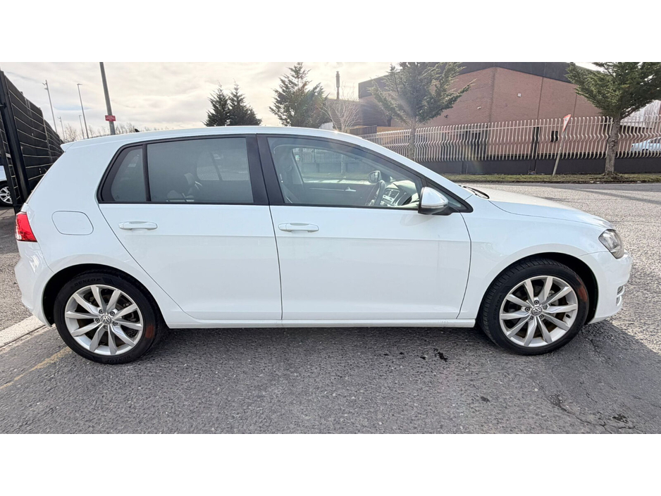 2015 Volkswagen Golf - image 5