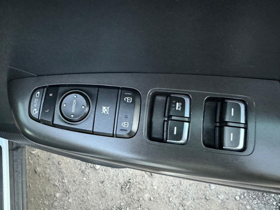 2016 Kia Sportage - image 17