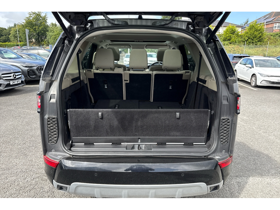 2019 Land Rover Discovery - image 8