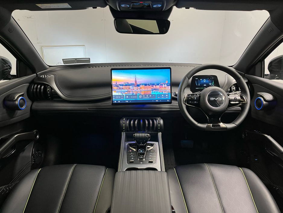 2025 BYD ATTO 3 - image 2