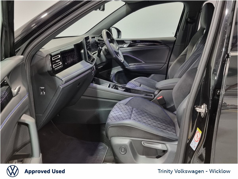 2025 Volkswagen Tiguan - image 4