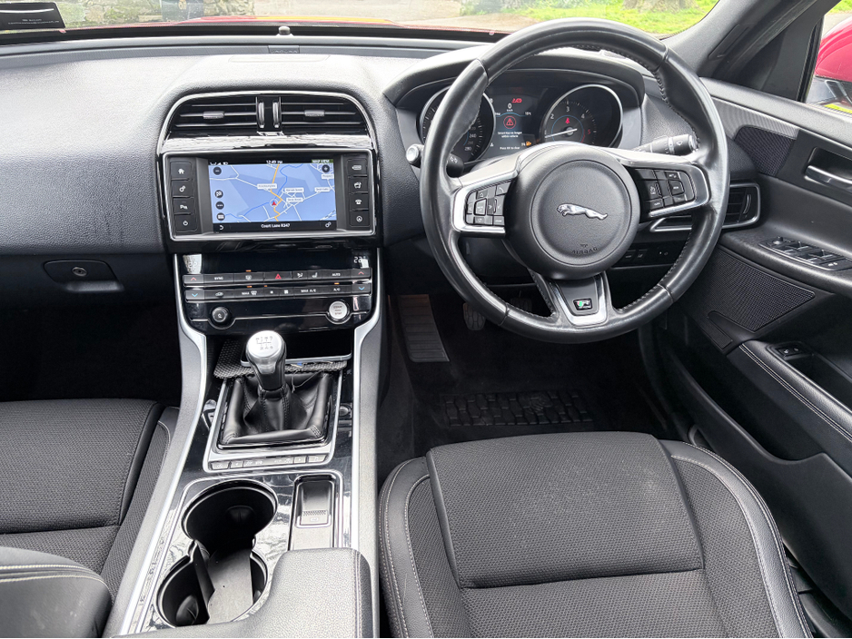 2018 Jaguar XE - image 12