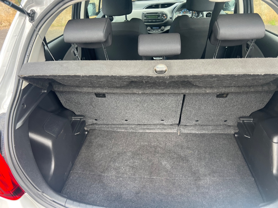 2016 Toyota Yaris - image 16