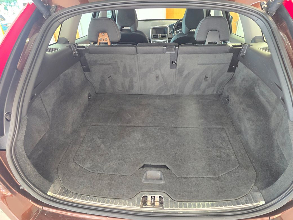 2014 Volvo XC60 - image 6