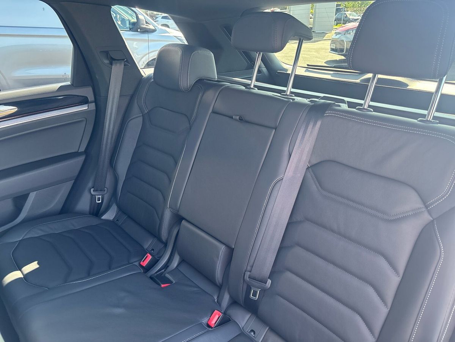 2025 Volkswagen Touareg 3.0 TSI PHEV 462HP R €115,975