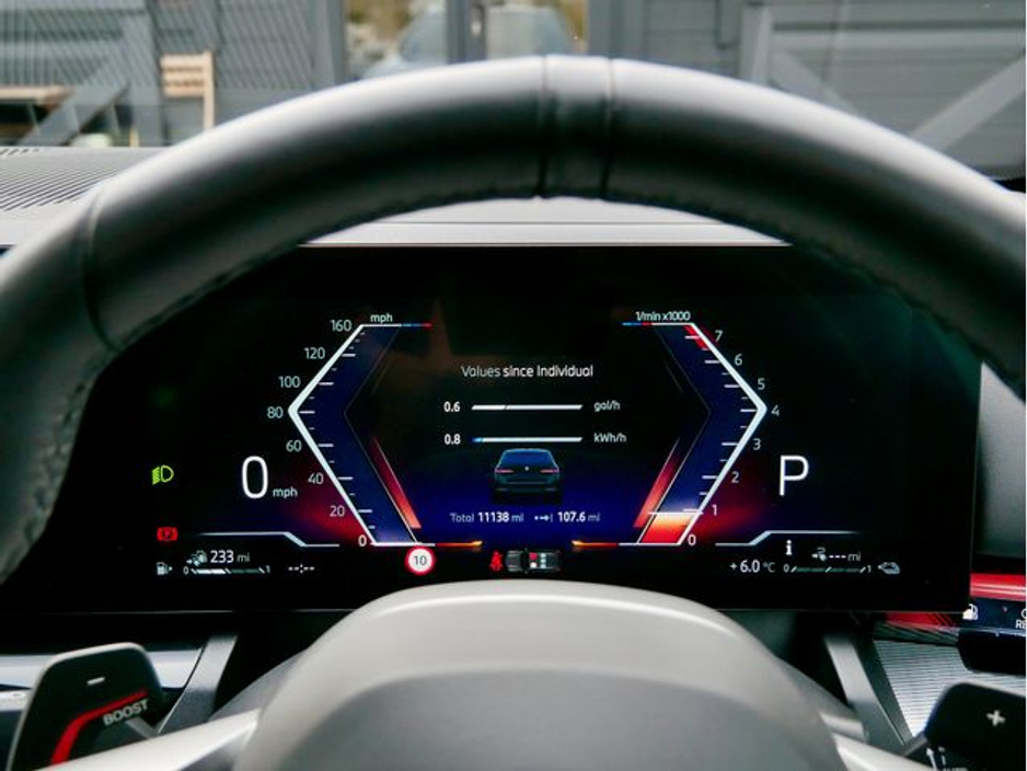 2025 BMW 5 Series - image 24