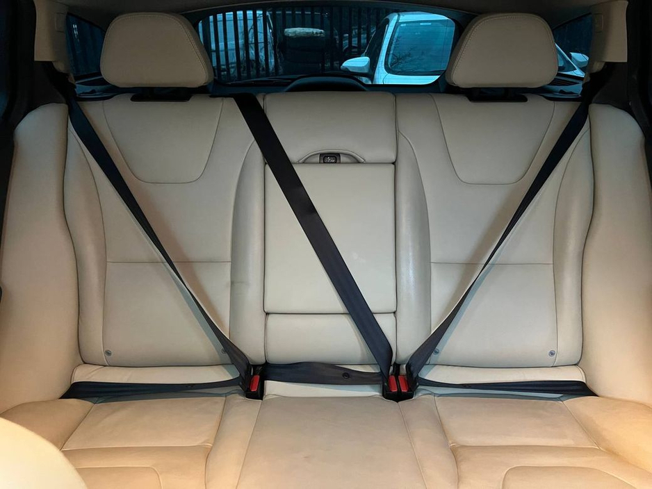 2017 Volvo V60 D4 CLASSIC 2.0 D // OPENING SUNROOF // LEATHER HEATED SEATS // REVERSE CAMERA €18,950