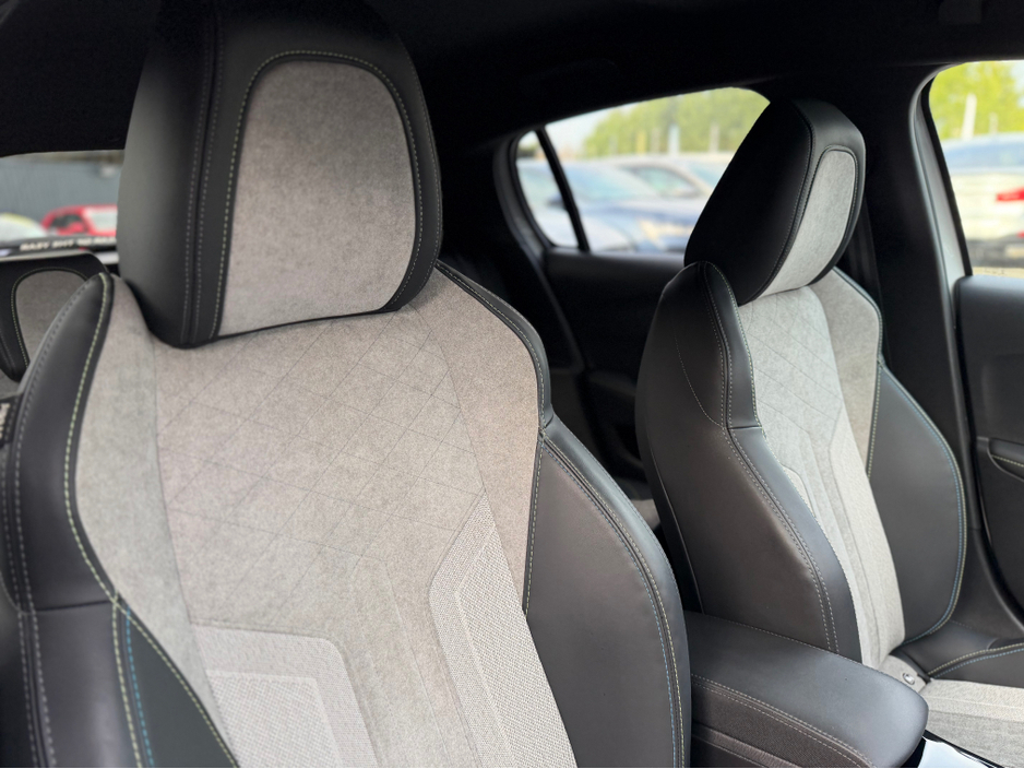 2020 Peugeot 208 - image 14