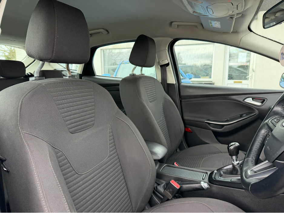 2017 Ford Focus - image 12