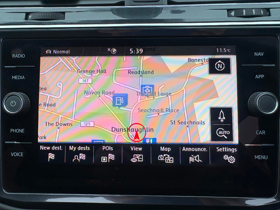 2018 Volkswagen Tiguan - image 30