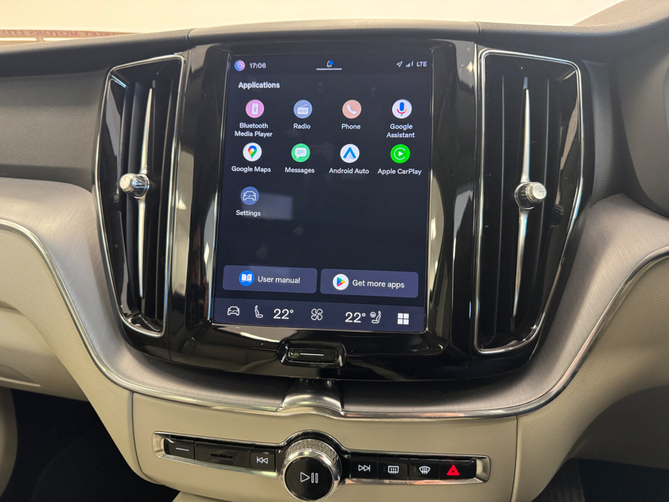 2022 Volvo XC60 - image 11