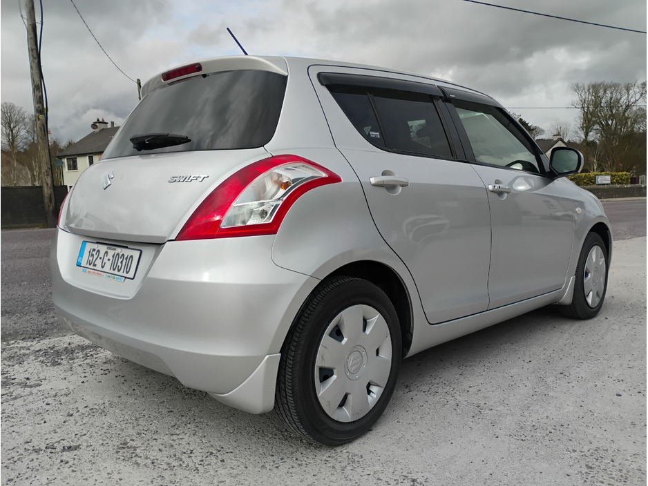 2015 Suzuki Swift - image 2