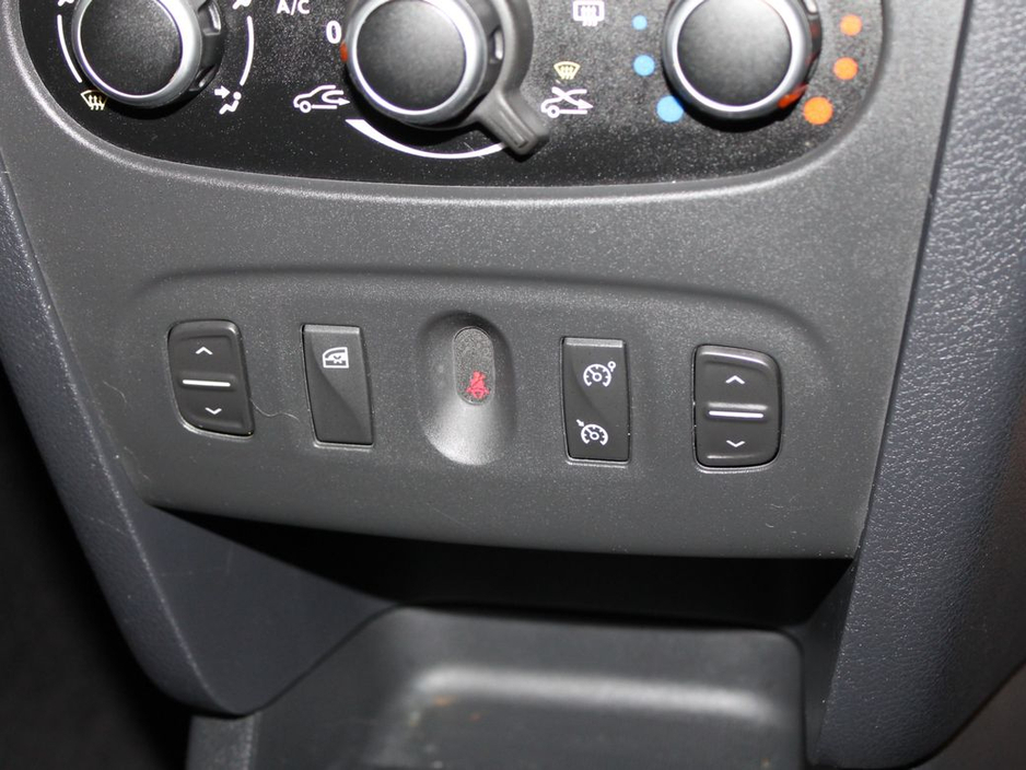 2020 Dacia Sandero - image 18