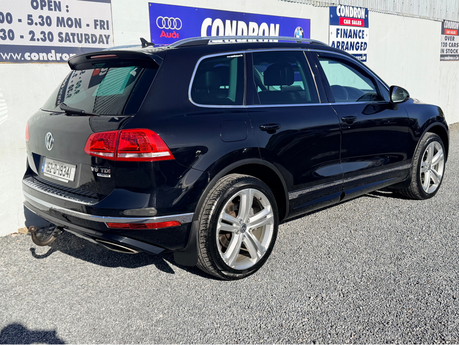 2015 Volkswagen Touareg - image 7