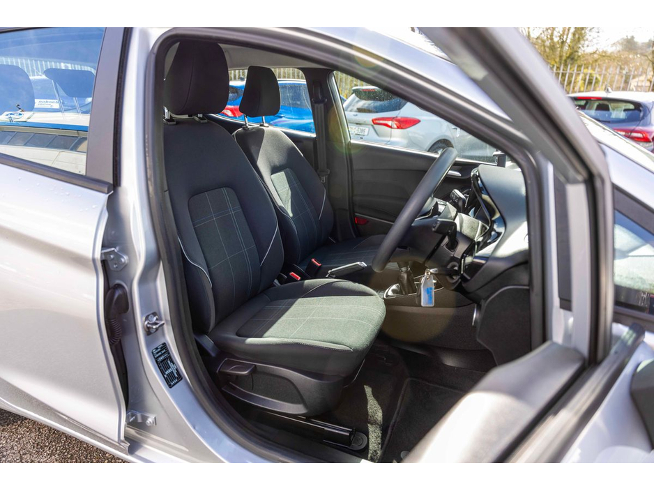 2018 Ford Fiesta - image 13