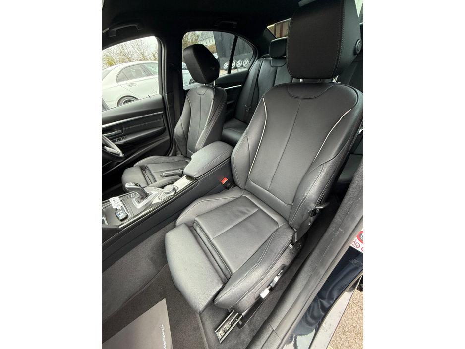 2017 BMW 3 Series - image 15