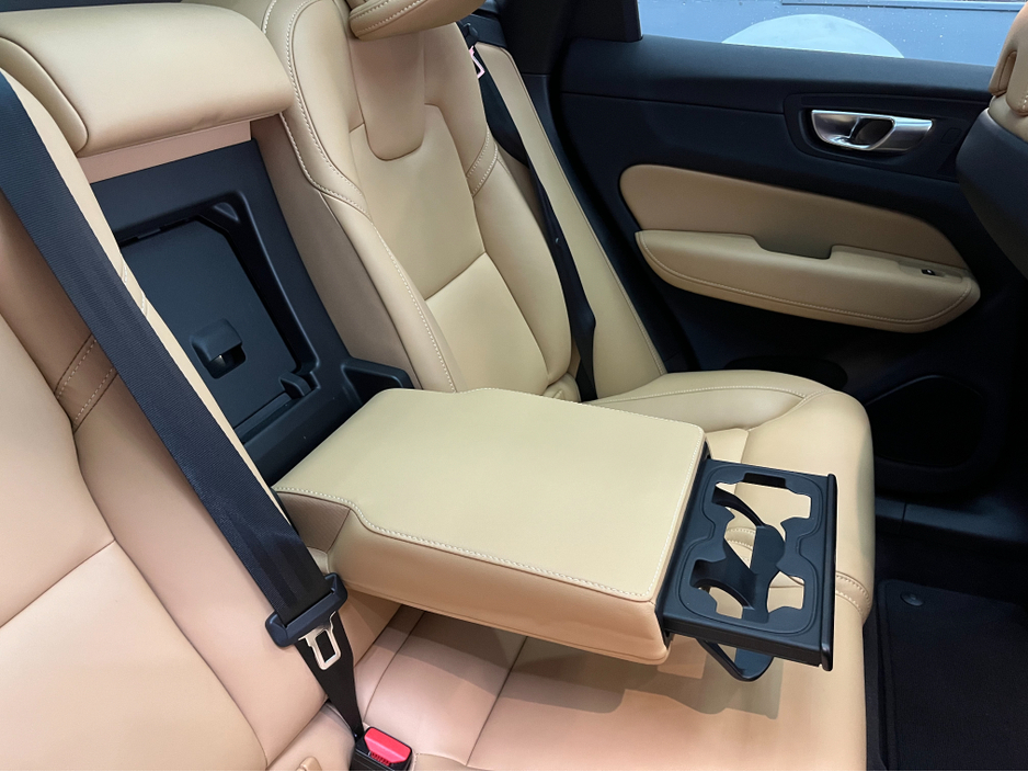 2024 Volvo XC60 €54950! 2024 VOLVO XC60 T6 RECHARGE ULTIMATE AWD  / CRUISE CONTROL / 360° PARKING CAMERA / ELECTRIC MEMORY & HEATED SEATS / REAR HEATED SEATS / PANORAMIC SUNROOF / HEATED STEERING WHEEL €54,950