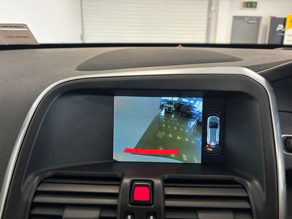 2015 Volvo XC60 D4 (181hp) FWD SE Lux Geartronic €11,995