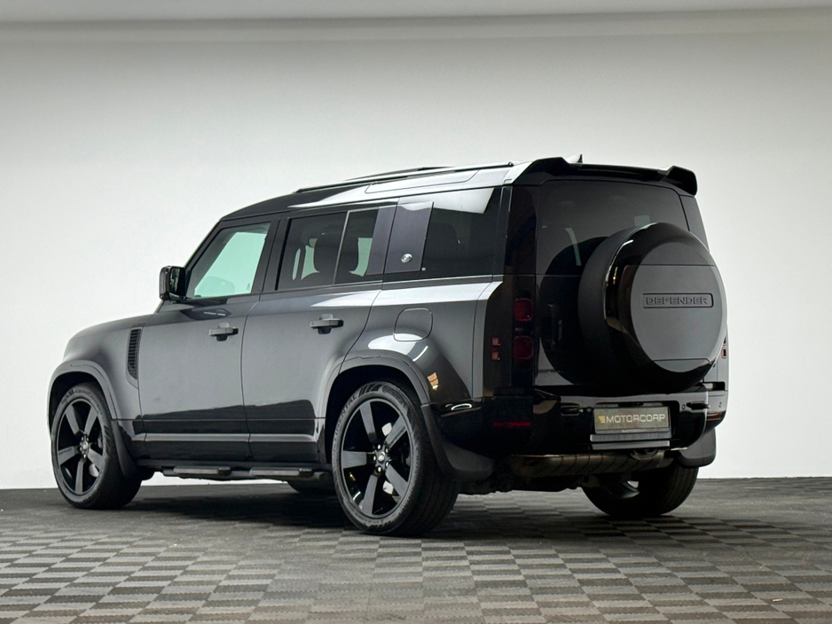2024 Land Rover Defender - image 5