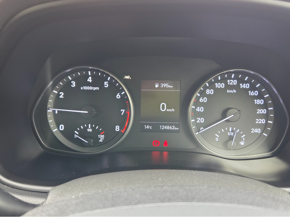 2022 Hyundai i30 - image 16