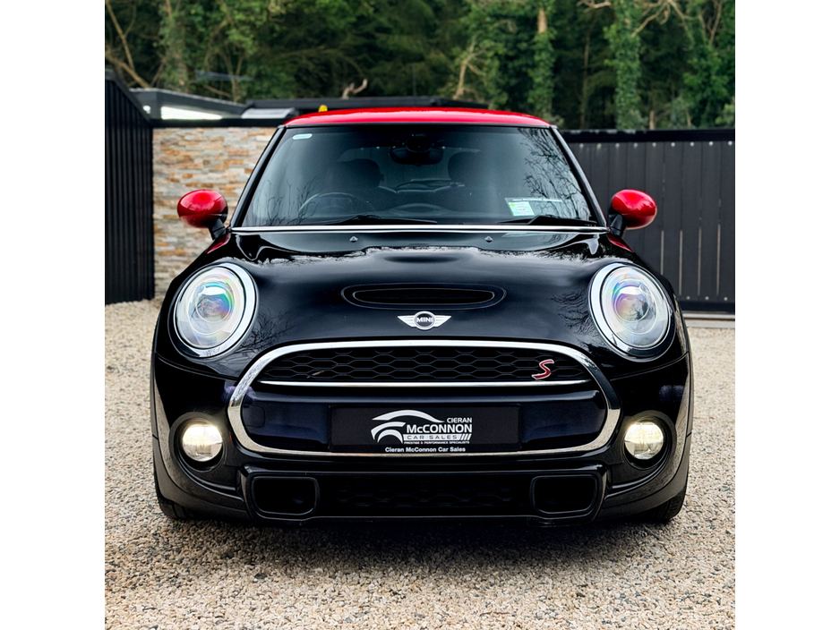 2015 MINI Cooper - image 2