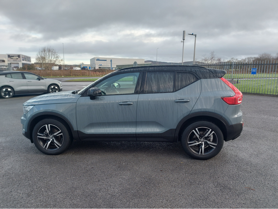 2023 Volvo XC40 T2 P R-DESIGN MAN 5DR €39,950