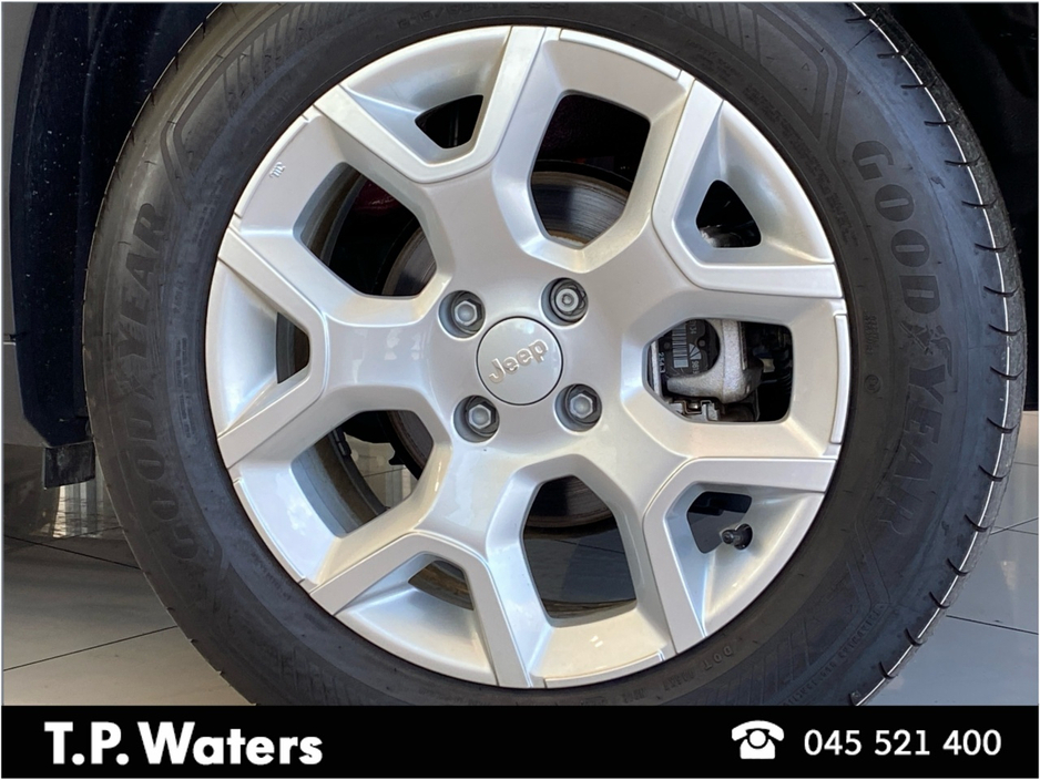 2025 Jeep Avenger - image 10