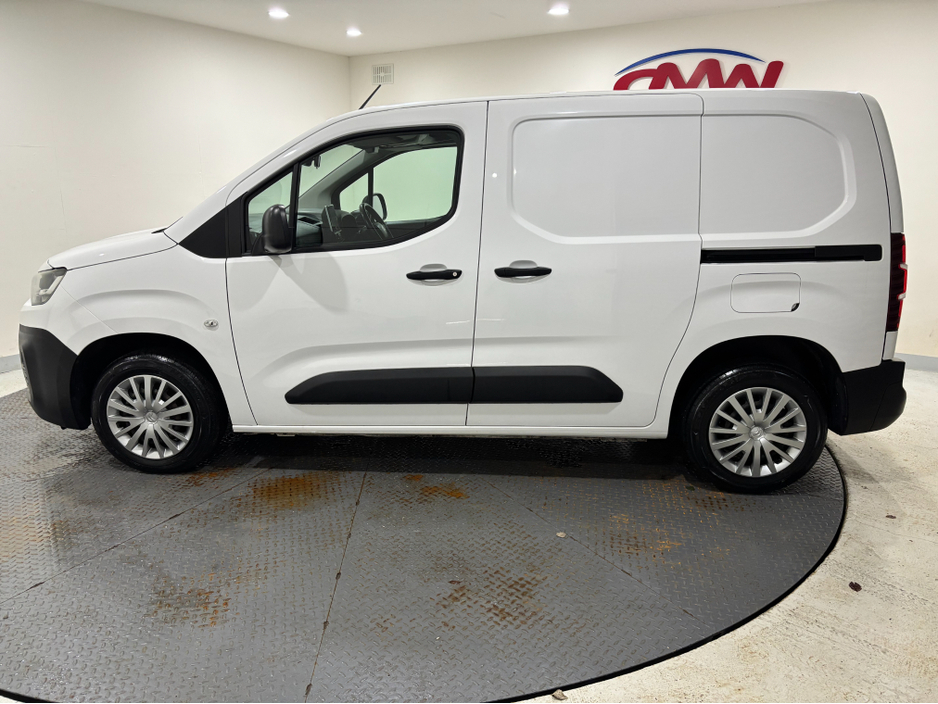 2020 Citroen Berlingo - image 4