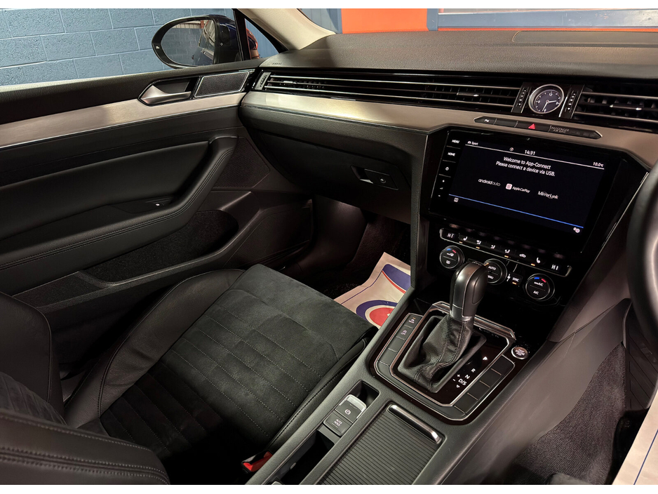 2018 Volkswagen Passat - image 31