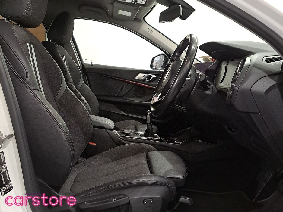 2020 BMW 1 Series 118i Sport manual €22,777