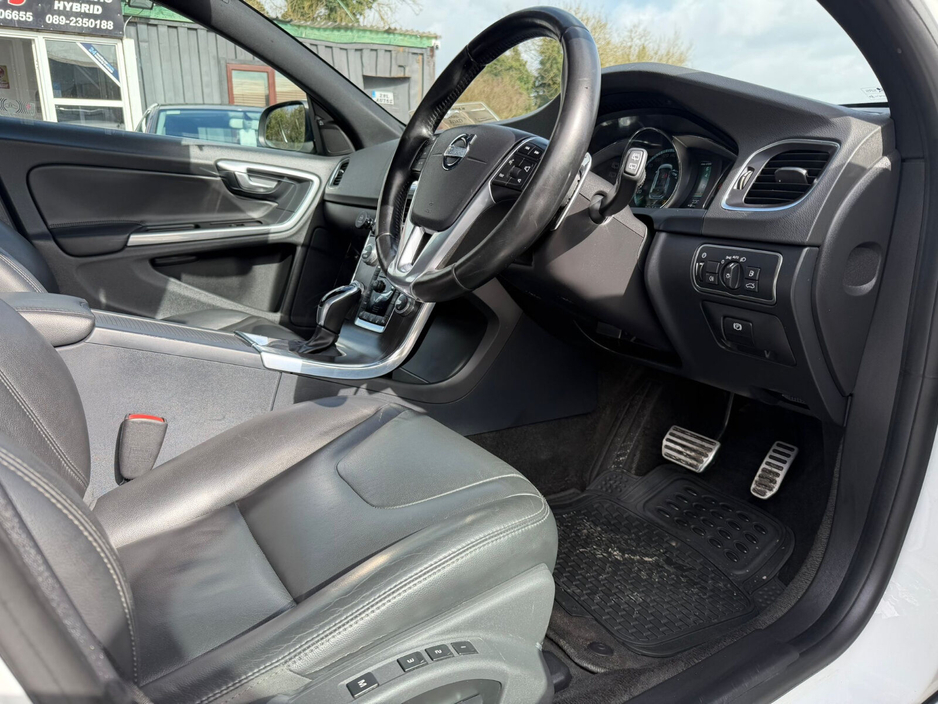 2015 Volvo V60 - image 15